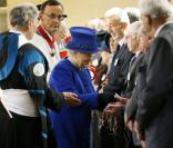 Elizabeth II et le duc d'Edimbourg : En forme et élégants pour le Jeudi saint