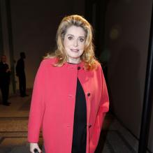 Catherine Deneuve au défilé Yves Saint Laurent prêt-à-porter automne-hiver 2013-2014, le 4 mars 2013 à Paris.
