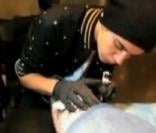 Justin Bieber : Tatoueur d'un jour qui s'expose aussi dans Teen Vogue