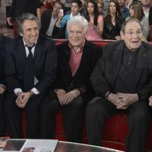 Michel Drucker, Richard Anconina, Guy Bedos, Robert Hossein et Claudia Cardinale <span>- Enregistrement de l'émission "</span>Vivement Dimanche" consacrée à Jean-Paul Belmondo à Paris le 10 avril 2013, diffusion le 14 avril.
