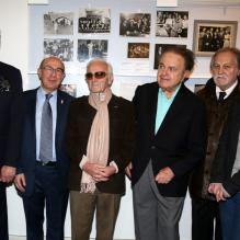 Georges El Assidi, Jacques Pessis, Charles Aznavour, Guy Béart, Jean-Jacques Debout et Kitty Bécaud - Vernissage de l'exposition "Trenet : Le Fou chantant de Narbonne à Paris" à la Galerie des Bibliothèques à Paris, le 11 avril 2013.