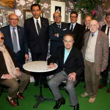 Charles Aznavour, Jacques Pessis, Georges El Assidi, Karl Zéro, Guy Béart, Jacques Bascou, Jean-Jacques Debout, Henri Chenut et Yves Jamait - Vernissage de l'exposition "Trenet : Le Fou chantant de Narbonne à Paris" à la Galerie des Bibliothèques à Paris, le 11 avril 2013.