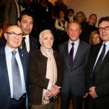 Jacques Pessis, Georges El Assidi, Charles Aznavour, Bertrand Delanoë et Jacques Bascou, maire de Narbonne - Vernissage de l'exposition "Trenet : Le Fou chantant de Narbonne à Paris" à la Galerie des Bibliothèques à Paris, le 11 avril 2013.