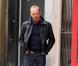 Michael Keaton dans les rues de New York le 1er avril 2013 pour le tournage de Birdman.