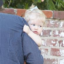 Jessica Simpson, enceinte, se rend chez sa mère Tina avec son fiancé Eric Johnson et leur fille Maxwell, avant d'aller faire du shopping à Los Angeles, le 17 avril 2013.