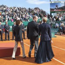 <p>Beaucoup d'émotion et de joie lors de la remise des trophées par le prince Albert de Monaco et la princesse Charlene à Novak Djokovic et Rafael Nadal après la victoire du Serbe en finale du Rolex Masters de Monte-Carlo, le 21 avril 2013.</p>