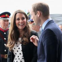 Kate Middleton, enceinte, inaugurait avec les princes William et Harry les studios de la Warner Bros. à Leavesden, dans le Hertfordshire, le 26 avril 2013.