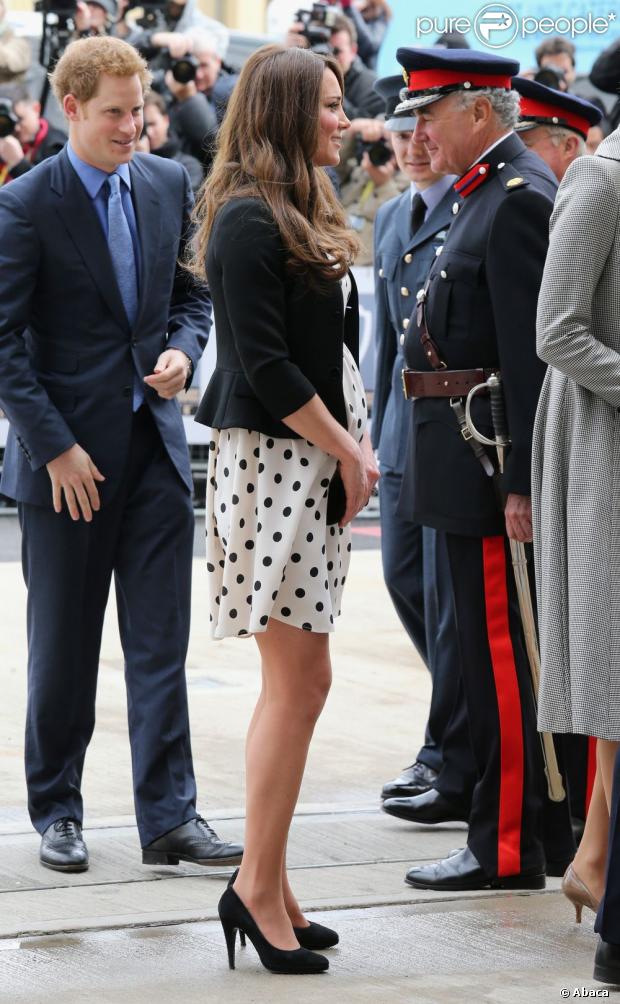 CASA REAL BRITÁNICA - Página 87 1112290-britain-s-prince-william-and-catherine-620x0-1