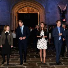 <p>Bienvenue à Poudlard ! Kate Middleton, le prince William et le prince Harry inauguraient le 26 avril 2013 les studios de la Warner Bros dans le Hertfordshire. William et Harry étaient comme des gamins avec la panoplie de Batman The Dark Knight et de Harry Potter !</p>