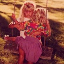 Caroline (alias Chuck) Grant, la soeur de Lana Del Rey (née le 21 juin 1986) a ouvert l'album de famille sur son profil Instagram.