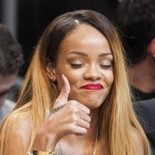 Rihanna très emballée, assistant à un match de NBA, le samedi 4 mai 2013.