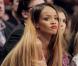 Rihanna : Sexy et blonde à un match de basket, elle boude Chris Brown