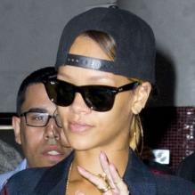 Rihanna quitte son hôtel à New York, le 5 mai 2013.