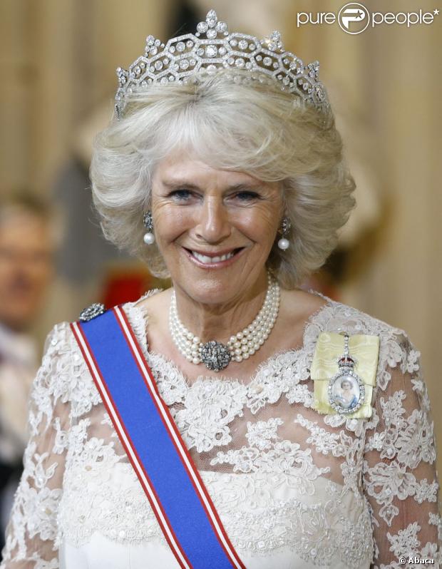 CASA REAL BRITÁNICA - Página 89 1121767-the-duchess-of-cornwall-smiles-as-she-620x0-2