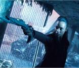 Star Trek Into Darkness : Zachary Quinto embrasse la dangeureuse Zoe Saldana