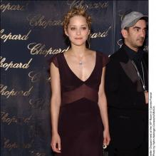 Marion Cotillard est l'une des invitées de la soirée Chopard à Cannes le 14 mai 2004