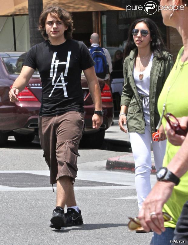 [NUOVE FOTO] Prince, Paris e Blanket Jackson  - Pagina 20 1129453-prince-jackson-and-his-new-girlfriend-620x0-1