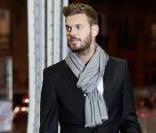 M. Pokora : Elégant et sexy en costume, il a encore le D'CLIP !