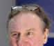 Le comédien Gérard Depardieu montre sa feuille d'imposition, qui prouve qu'il est enregistré en tant qu'entrepreneur en Russie, à Saransk, le 20 mai 2013.