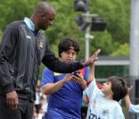 Patrick Vieira : Entraîneur conquis entouré d'enfants heureux de New York