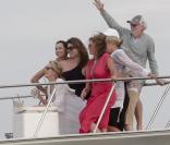Minnie Driver s'éclate sur un yacht avec des amis à Los Cabos au Mexique, le 21 mai 2013.
