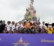 Zlatan Ibrahimovic, Javier Pastore, Blaise Matuidi, Mamadou Sakho, Salvatore Sirigu, Maxwell, Ronan Le Crom et Ezequiel Lavezzi à Disneyland Paris devant le chateau de la Belle au bois dormant le 24 mai 2013 pour une journée exceptionnelle en compagnie d'enfants de plusieurs associations européennes venus disputer le Match des Rêves avec les stars du PSG