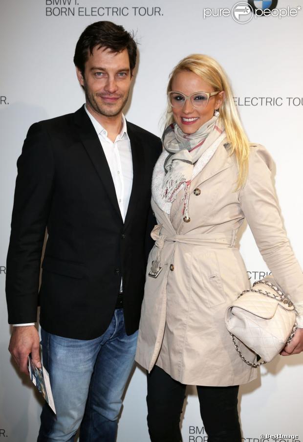 Elodie Gossuin et Bertrand Lacherie lors de la soirée événement BMW i Tour à Paris le 3 avril 2013. Pour la première fois en France la BMW i 3 Concept Coupé et la BMW i 8 Concept sont présentées au Palais de Tokyo.