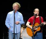 Paul Simon et Art Garfunkel sur scene en 2003