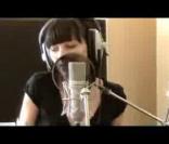 Iva Fruhlingova chante la chanson de Pierre