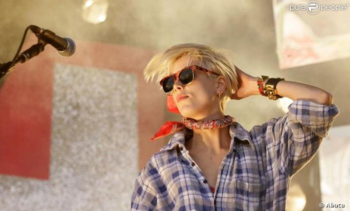 Agyness Deyn en plein show