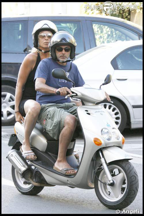Patrick Bosso, l'air pas très aimable, et Rebecca Hampton à Saint-Tropez, le 22/07/08