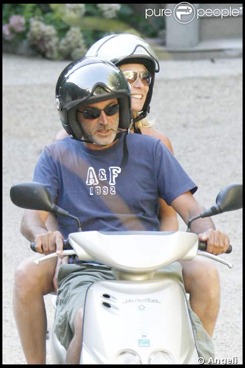 Rebecca Hampton adore les virées en scoot à St Tropez