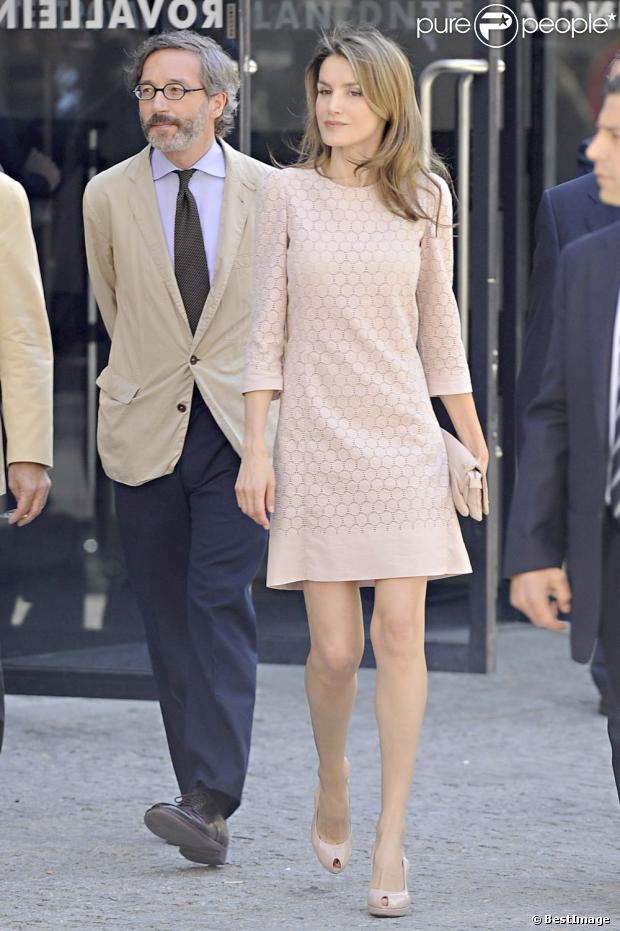 AGENDA PERSONAL DE LA PRINCESA LETIZIA - Página 11 1177030-la-princesse-letizia-d-espagne-assiste-620x0-1