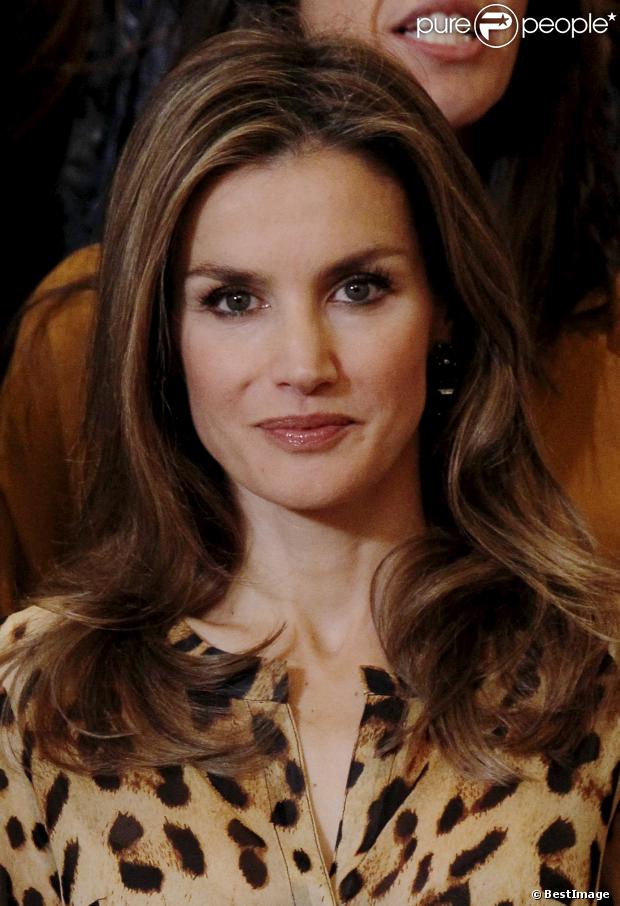 Letizia, Princesa de Asturias (III) (FORO CLAUSURADO) - Página 25 1274872-la-princesse-letizia-d-espagne-recoit-620x0-1