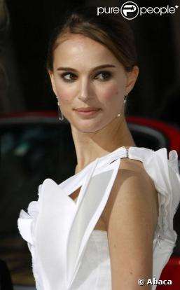 Natalie Portman varie les looks...