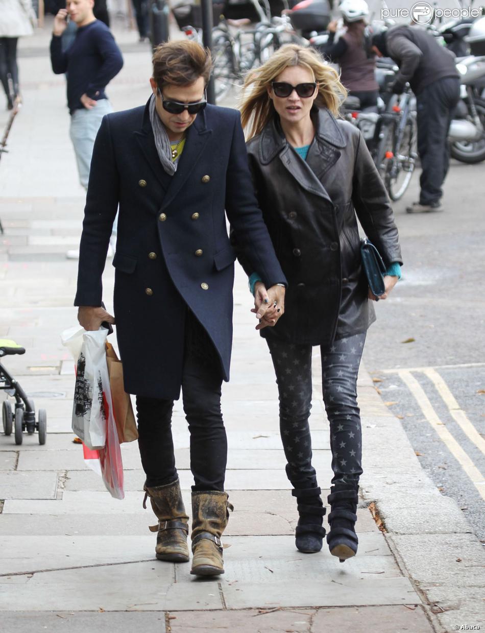 Jamie Hince et Kate Moss, stylÃ©e dans un jean Ã©toilÃ© Current ...