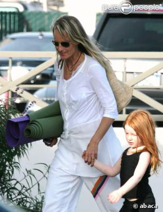 Helen Hunt et sa fille Makenna font du yoga (