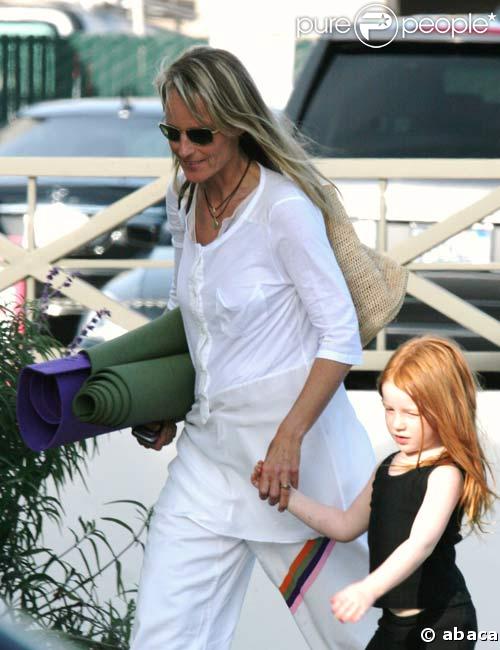 Helen Hunt et sa fille Makenna font du yoga (