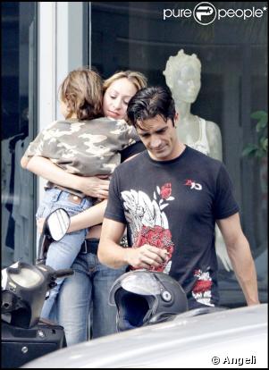Gilles Marini et toute sa tribu sortent de chez Fred Segal