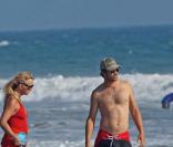 Kate Hudson à la plage avec son frère Oliver et son fils Ryder