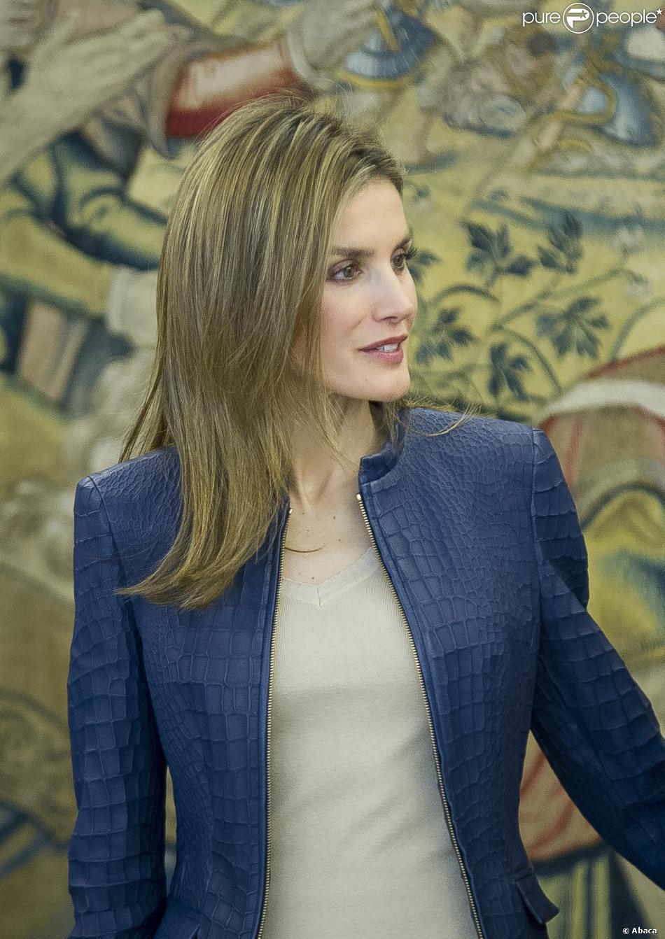 AGENDA PERSONAL DE LA PRINCESA LETIZIA - Página 45 1411810-crown-princess-letizia-of-spain-holds-950x0-1