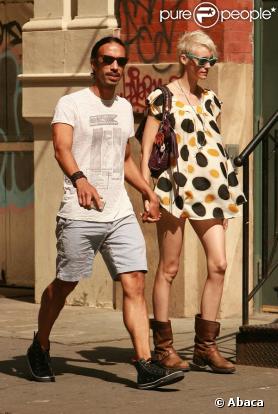 Carlos Leon et sa petite amie... et leur chien Woofy !