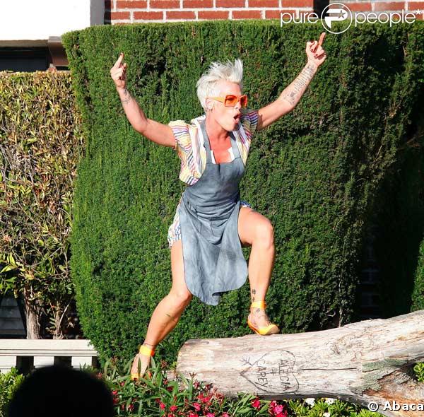 Pink sur le tounage de son dernier clip So What 