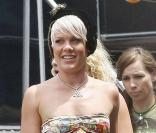 Pink sur le tounage de son dernier clip So What 