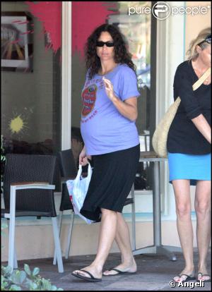 Minnie Driver en compagnie d'une amie et de ses deux enfants