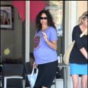 PHOTOS : Minnie Driver, très enceinte, aime la bière et le dit !