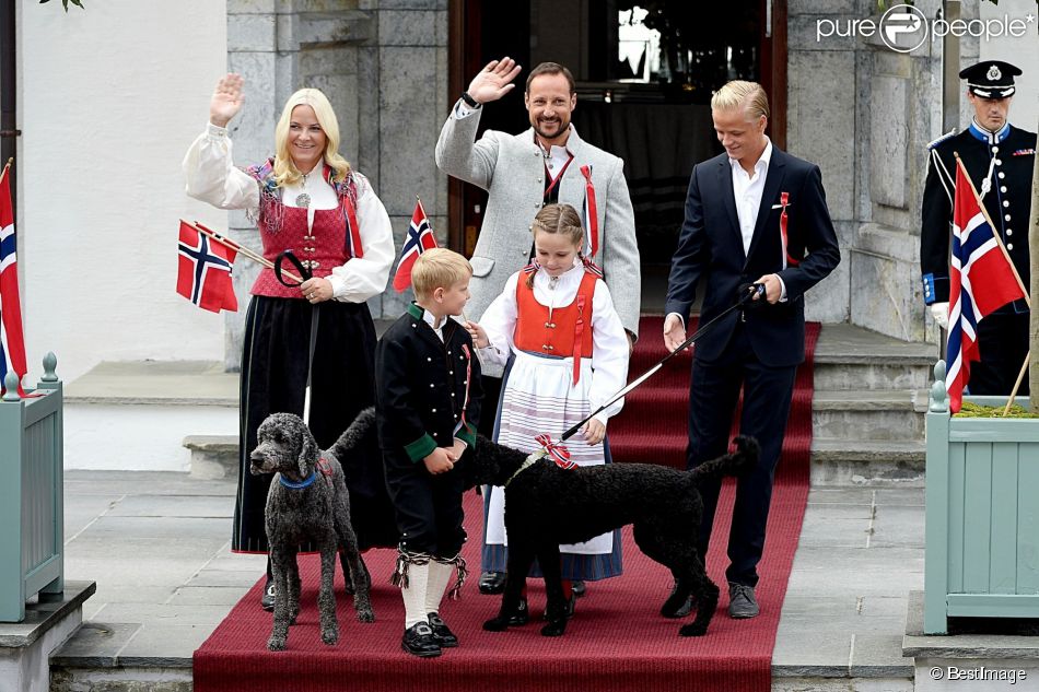 CASA REAL DE NORUEGA - Página 91 1473846-la-princesse-mette-marit-le-prince-950x0-2