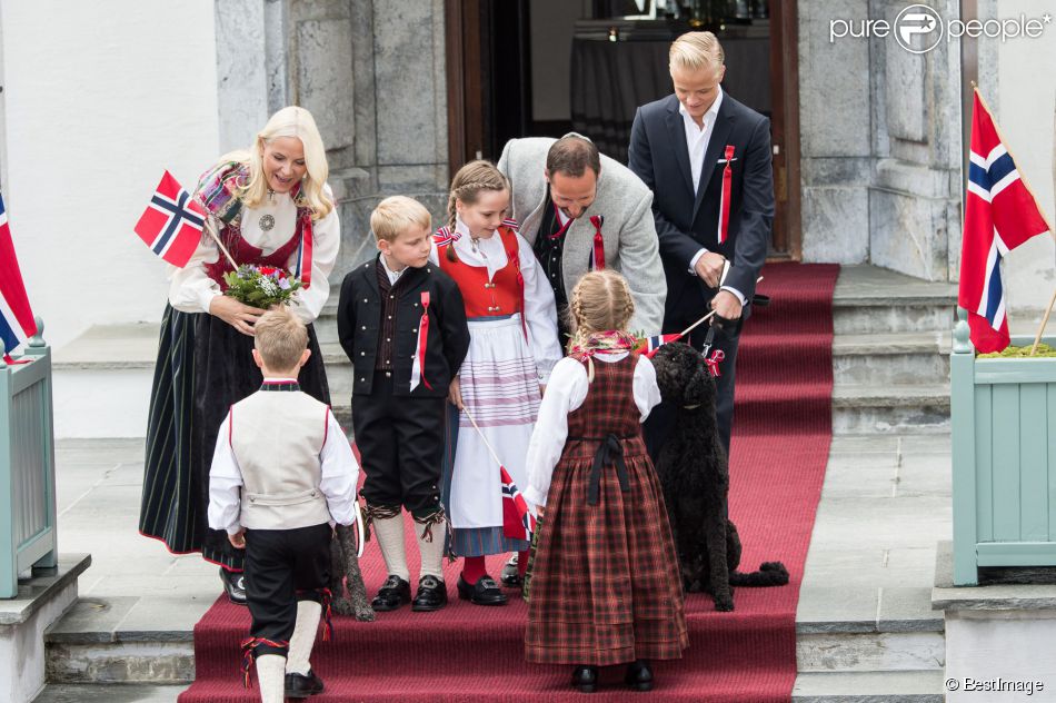 CASA REAL DE NORUEGA - Página 91 1473863-la-princesse-mette-marit-le-prince-950x0-1