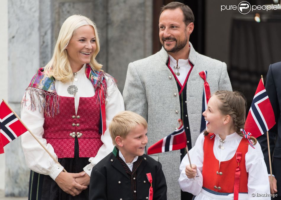 CASA REAL DE NORUEGA - Página 91 1473865-la-princesse-mette-marit-le-prince-950x0-1