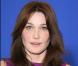Petite chute pour Carla Bruni...